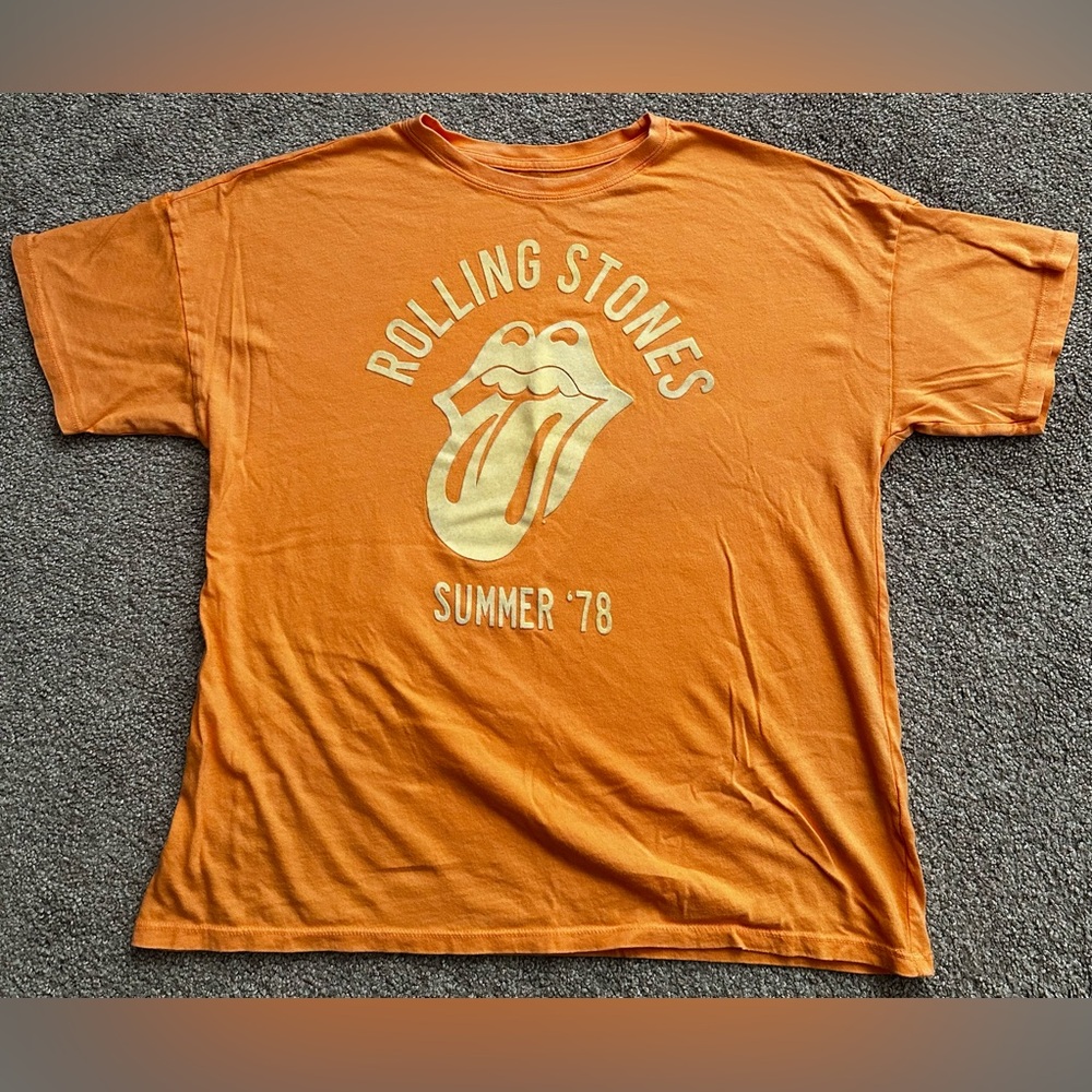 American Eagle Peach and Off White T-Shirt